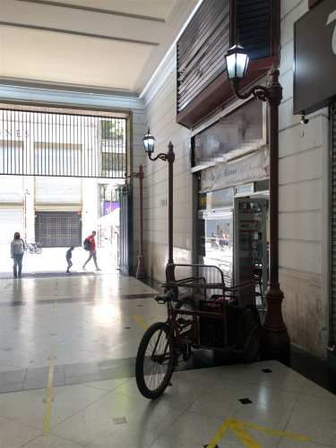 BODEGA Huérfanos / Bandera