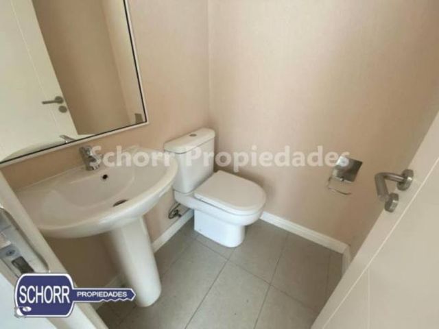 OFICINA Oficina Plaza Oriente, 1 privado 1 sala recepción, 2 baños , un Kitchener, 1 estacionamientos