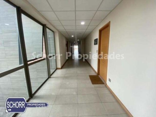 OFICINA Oficina Plaza Oriente, 1 privado 1 sala recepción, 2 baños , un Kitchener, 1 estacionamientos