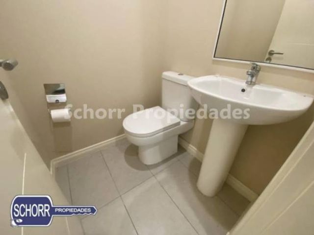 OFICINA Oficina Plaza Oriente, 1 privado 1 sala recepción, 2 baños , un Kitchener, 1 estacionamientos