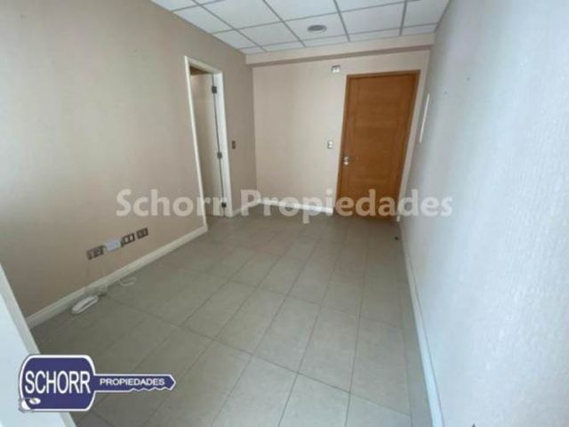 OFICINA Oficina Plaza Oriente, 1 privado 1 sala recepción, 2 baños , un Kitchener, 1 estacionamientos