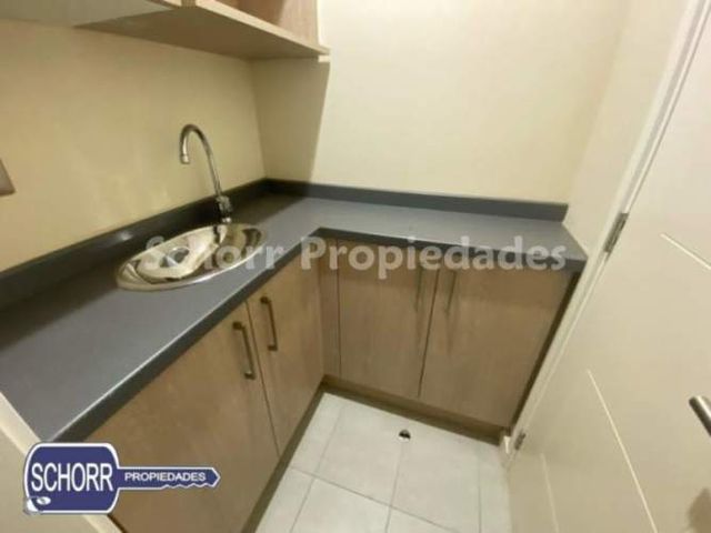 OFICINA Oficina Plaza Oriente, 1 privado 1 sala recepción, 2 baños , un Kitchener, 1 estacionamientos