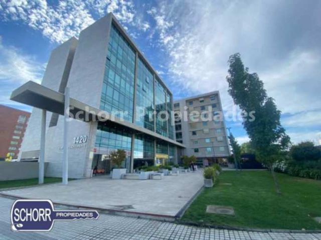 OFICINA Oficina Plaza Oriente, 1 privado 1 sala recepción, 2 baños , un Kitchener, 1 estacionamientos