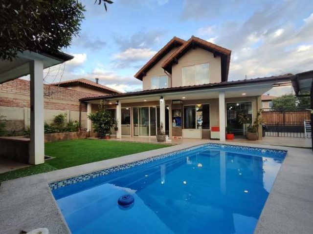 CASA Av Santa Herminia / Condominio Los vientos