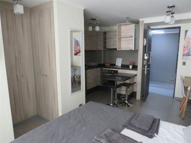 DEPARTAMENTO Tucapel Jiménez con moneda