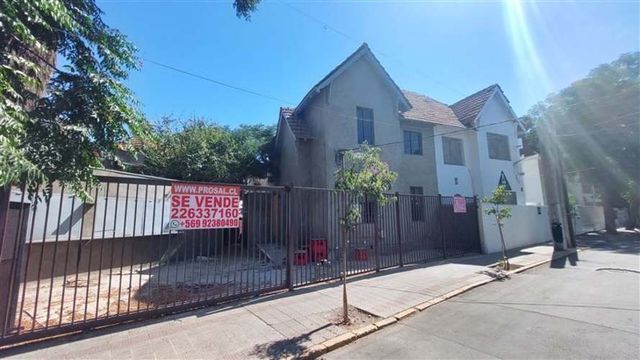 CASA En Venta Propiedad Habitacional / Comercial a pasos de Estación Metro Salvador