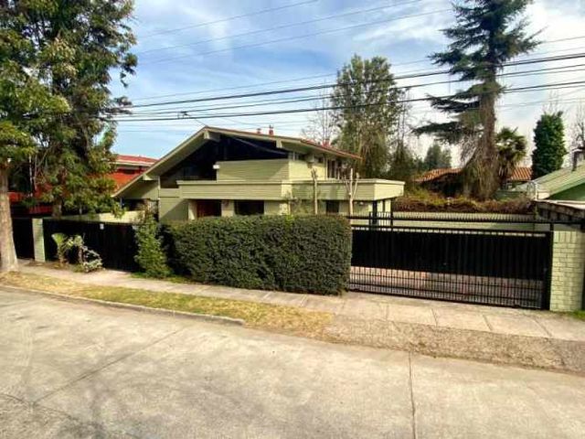 CASA En Venta Casa Aislada en Av. Simón Bolívar con Valenzuela Llanos