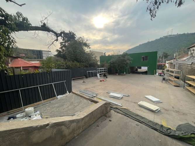 SITIO Propiedad de 2.400m2 en Avda. Las Condes