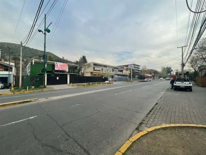 SITIO Propiedad de 2.400m2 en Avda. Las Condes