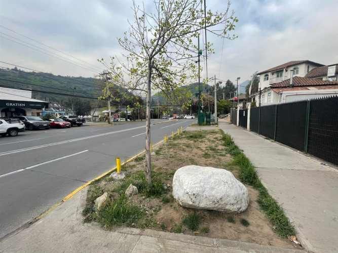 SITIO Propiedad de 2.400m2 en Avda. Las Condes