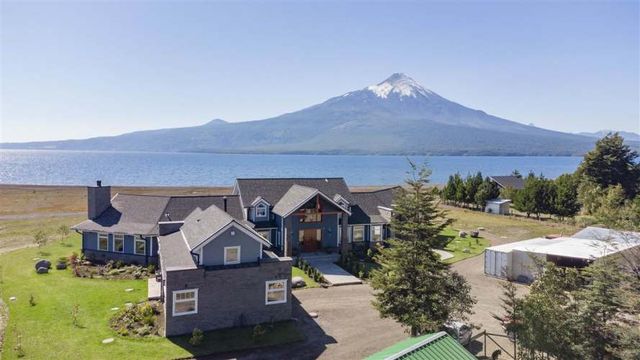 CASA Espectacular casa con orilla de Lago, camino a Ensenada
