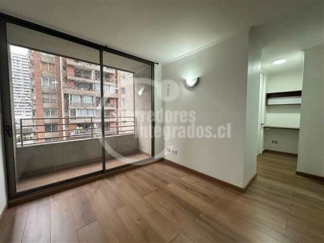 DEPARTAMENTO Tarapacá / Nataniel Cox, Metro la Moneda, Santiago