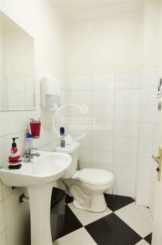 OFICINA Barrio Republica / Santiago Centro