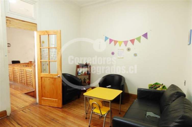 OFICINA Barrio Republica / Santiago Centro