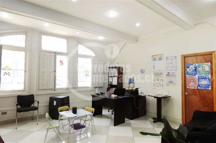 OFICINA Barrio Republica / Santiago Centro