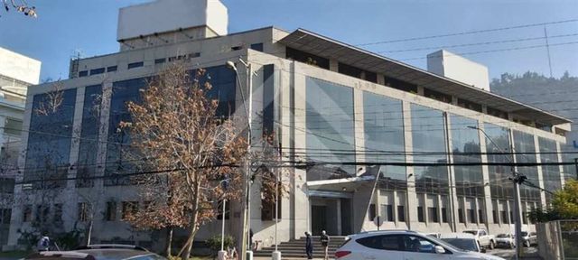 OFICINA Av. Santa María / C. del Arzobispo.