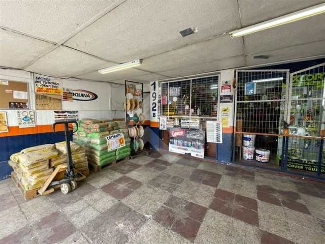 LOCAL COMERCIAL Coronel Santiago Bueras con Av. Pajaritos