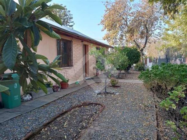 CASA Poeta Juan Guzman Cruchaga / Jorge Gonzalez