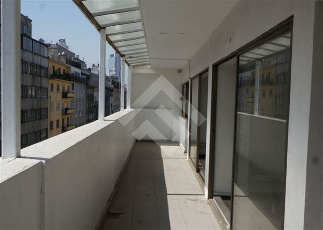 OFICINA Monjitas / Lastarria