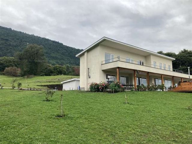 CASA Orillas del Lago Rupanco