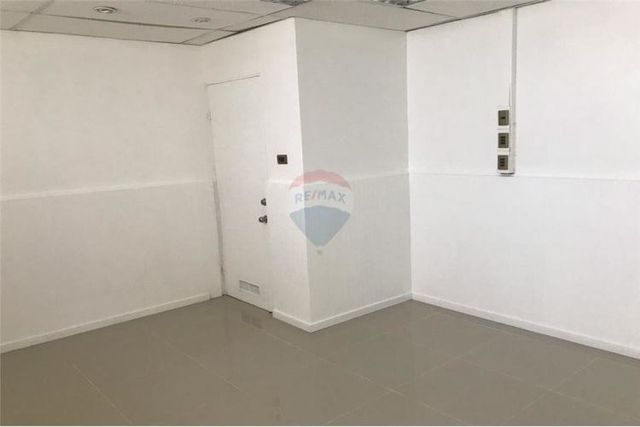 Venta edificio comercial y oficinas 3 pisos centro