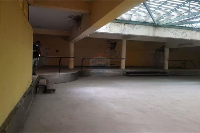 Locales en sub. excelente ubicación independencia.