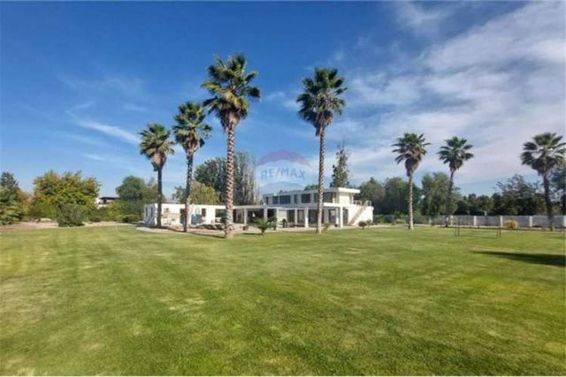 Gran casa en chicureo, negociable