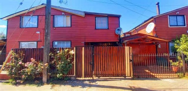 Casa CASA EN VENTA DE 5 DORM. EN VALDIVIA