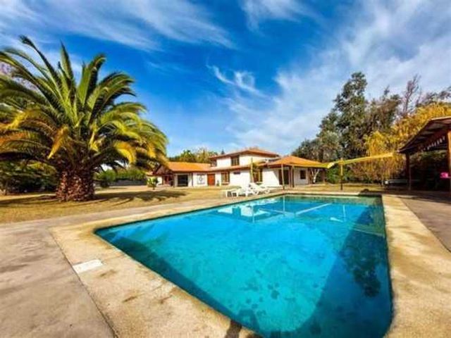 Casa CASA ARRIENDO 5 D + SERVICIOS INCLUYE MANTENCIÓN JARDÍN