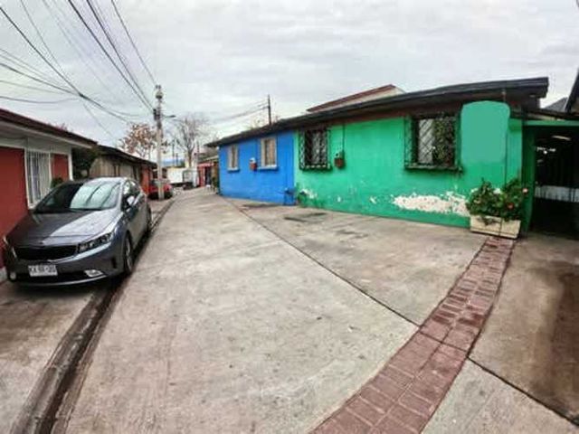 Casa AMPLIA CASA DE 3 DORM. EN LA REINA