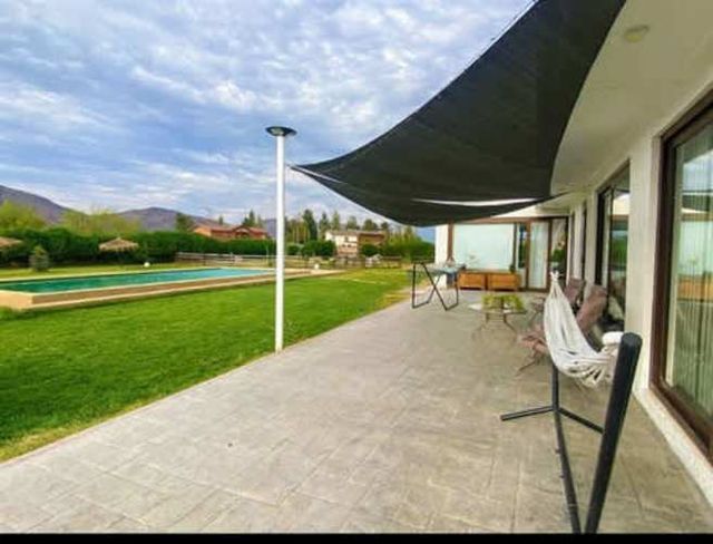 Casa LINDA PARCELA EN VENTA DE 5 DORM. 4 BAÑOS EN PADRE HURTADO