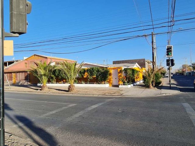 Espectacular Casa Esquina, Calle Ascotan, Calama.