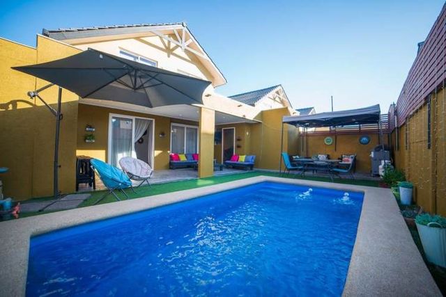 CASA Av La Montaña / Condominio Laguna Norte