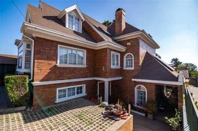 Casa CASA EN VENTA DE 3 PISOS CON 5D- 5B - 2E EN LA SERENA