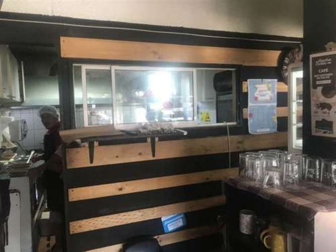 Local 5 DE ABRIL - CENTENARIO