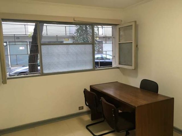 Studio / Oficina de 16 metros cuadrados, con 1 privado y 1 baño completo, cocina eléctrica y termo eléctrico.