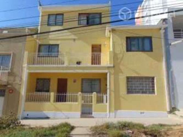 Casa 262 m2 construidos, 6 habitaciones, Valpo