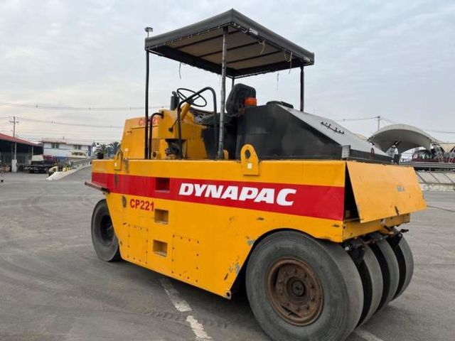 Rodillo Neumático Dynapac CP221
