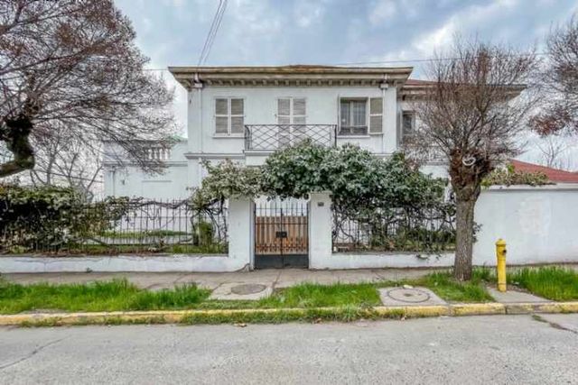 HERMOSA CASA UBICADA A PASOS DEL ESTADIO NACIONAL, ÑUÑOA