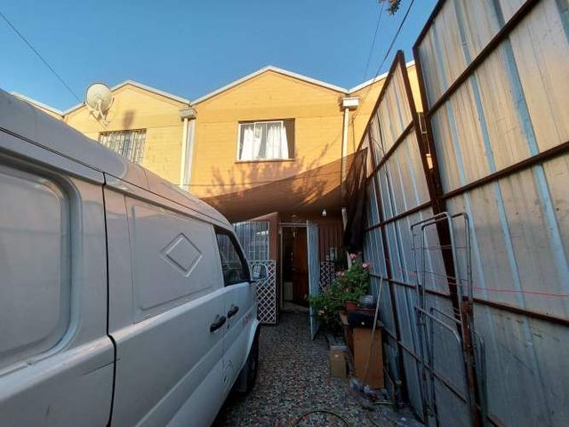 CASA CON VETA COMERCIAL EN AV. PADRE HURTADO