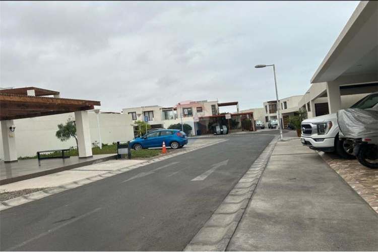 Hermosa casa en costa laguna