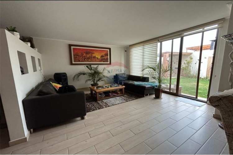 Hermosa casa en costa laguna