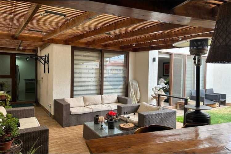 Hermosa casa en costa laguna