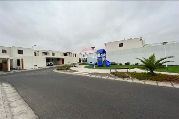 Hermosa casa en costa laguna