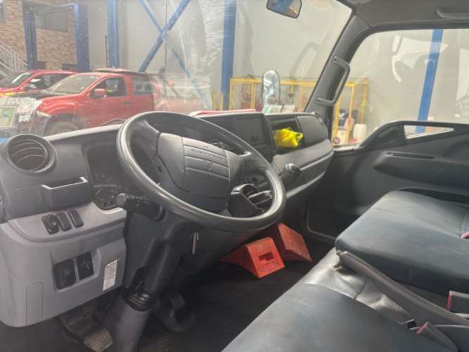 Camión Mitsubishi Fuso Canter 815