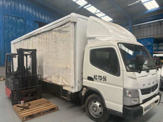 Camión Mitsubishi Fuso Canter 815