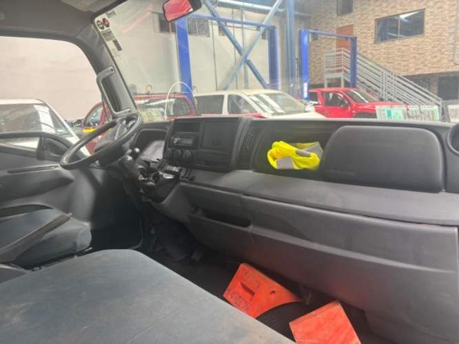 Camión Mitsubishi Fuso Canter 815