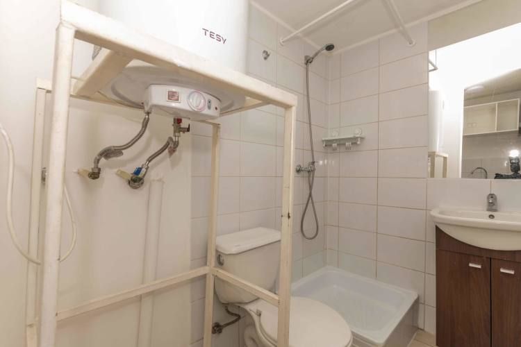 General Gana 1063 [369-11]