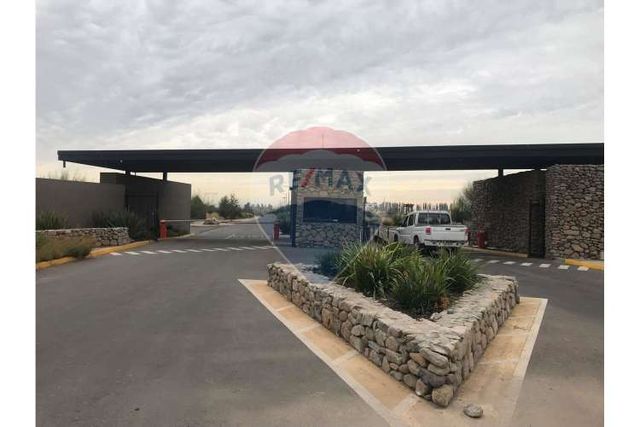 Precio cyber - parcela en exclusivo condominio!!