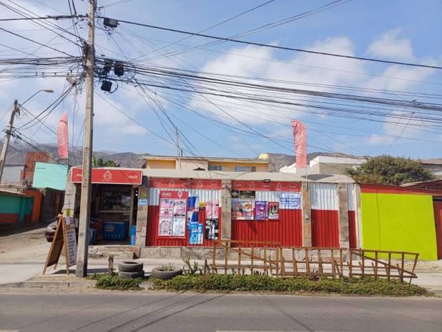 Se vende casa con  local comercial